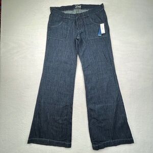 Old Navy NWT Women's "The Diva" Flared Jeans, size 6 Regular Wide Leg Boot Cut